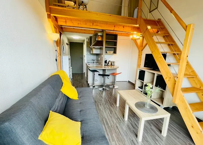 Lovely Apartment With Balcony Near The Lake